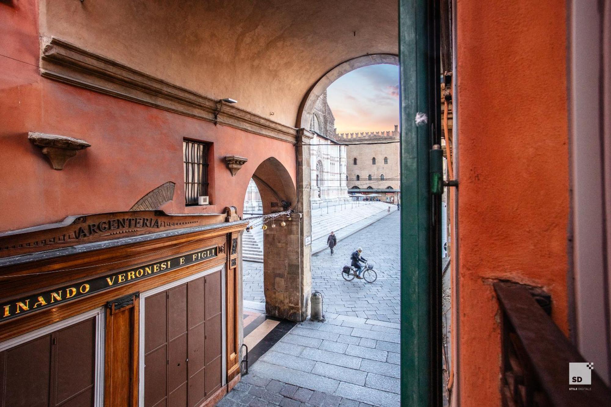 Urbanicooh Guidozagni - Piazza Maggiore View Bolonia Exterior foto